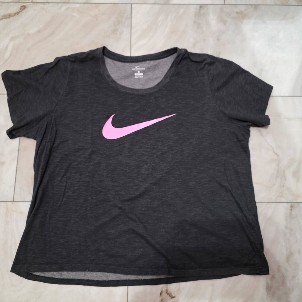 Nike 3 Pack: Women's Plus Dri-Fit T-Shirt 2X - Picture 4 of 5